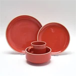 Juego de vajilla esmaltada de color rojo sólido